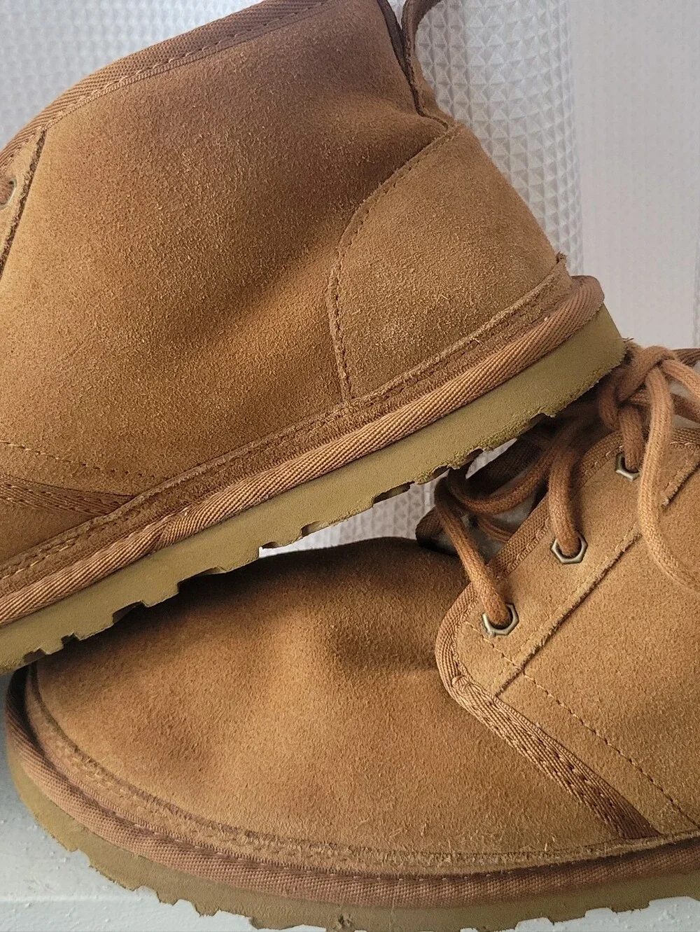 UGG Men's Chestnut Suede Chukka Boots - Tan Brown